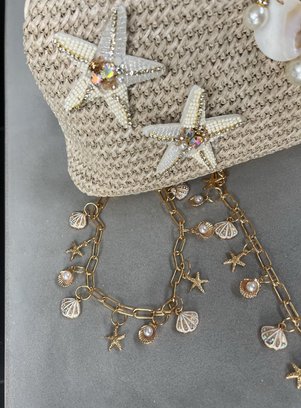 White shells charm bracelet