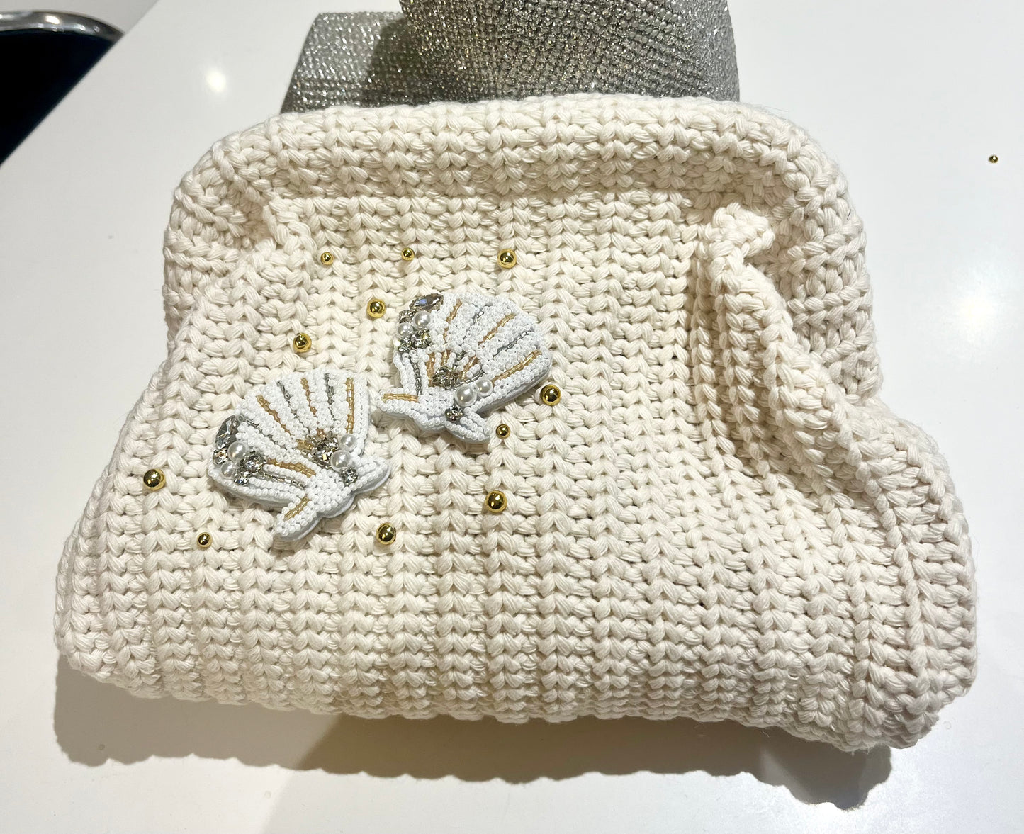 Crème beaded seashells clutch bag
