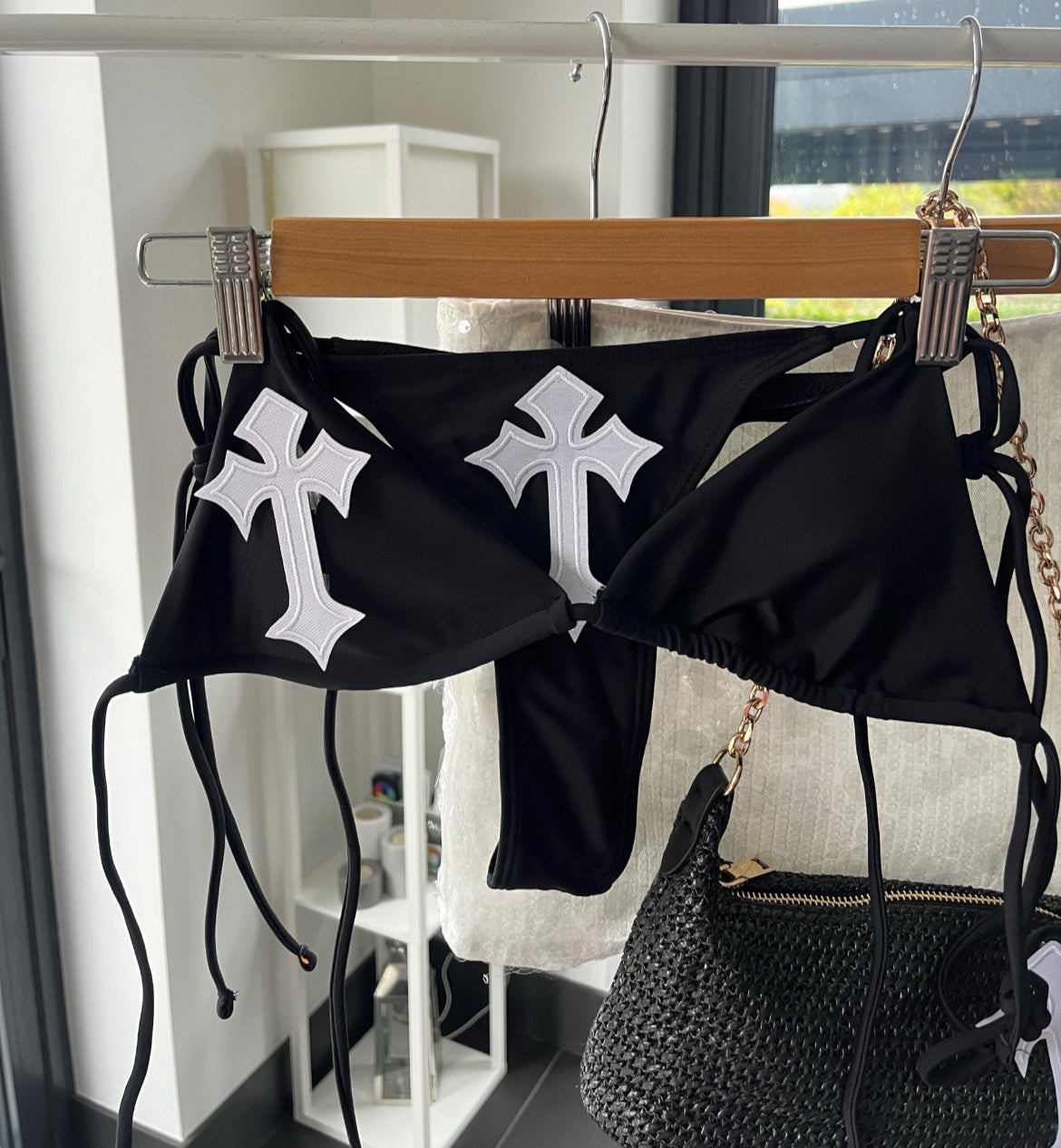 Black / white cross bikini