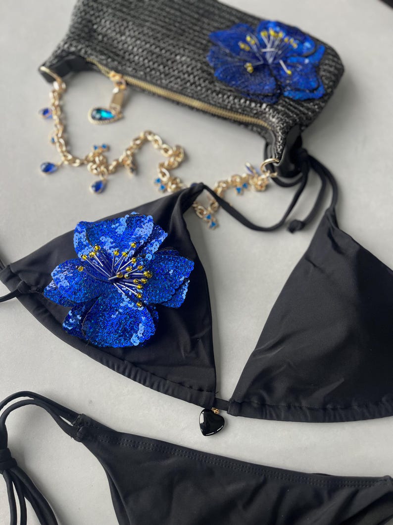 Black / royal blue flora bikini