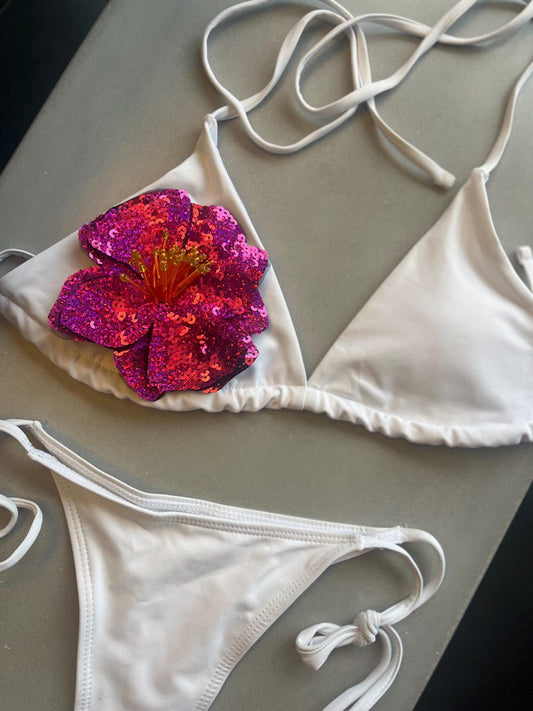 White / dark pink flora bikini