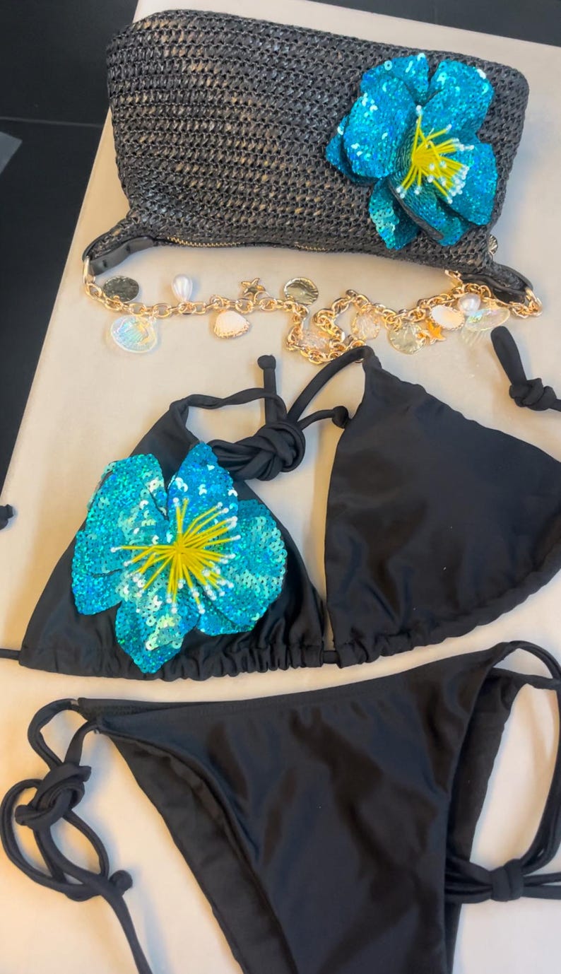 Black / turquoise flora bikini