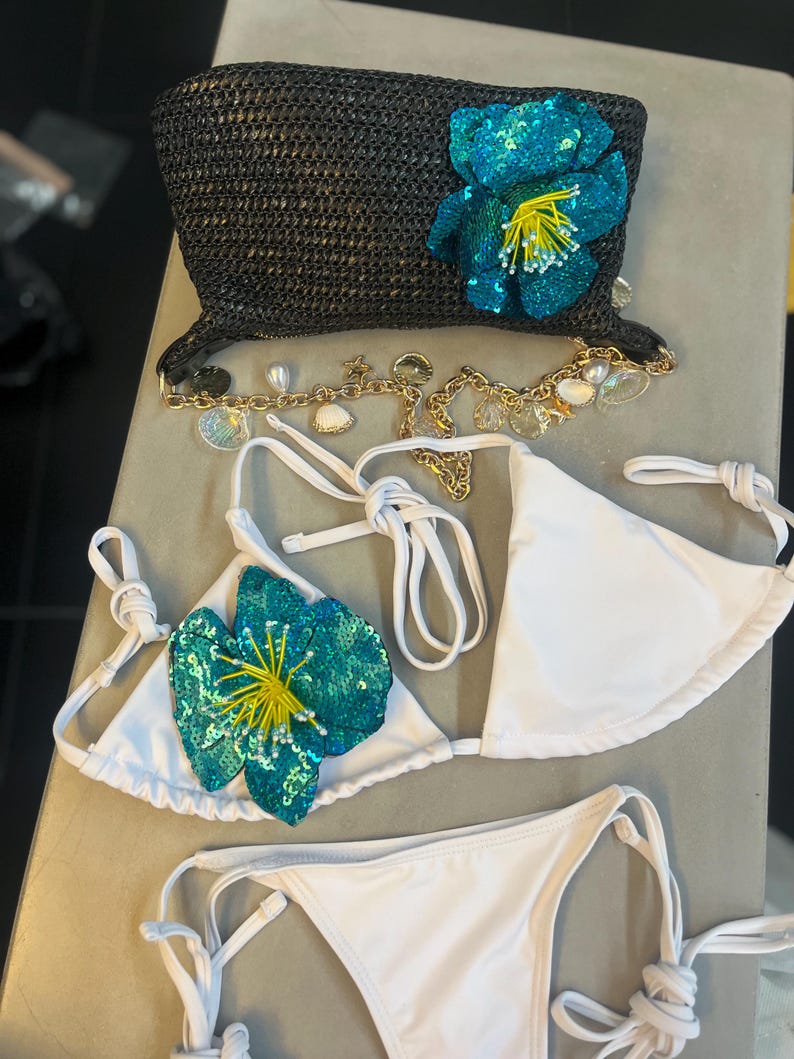 White / turquoise flora bikini