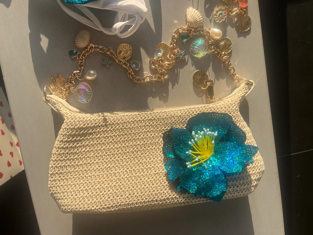 Beige / turquoise flora charm bag