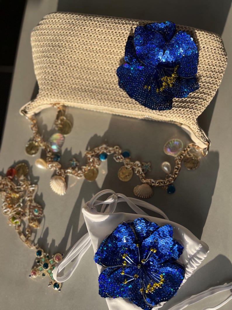 Beige / royal blue flora charm bag