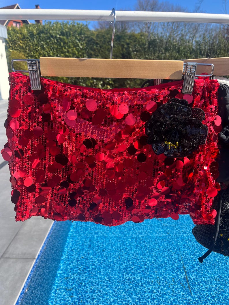 Red / black flora sequin skort